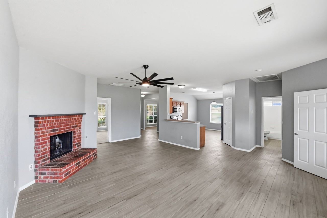 2120 New Holland Dr - Photo 4 of 34
