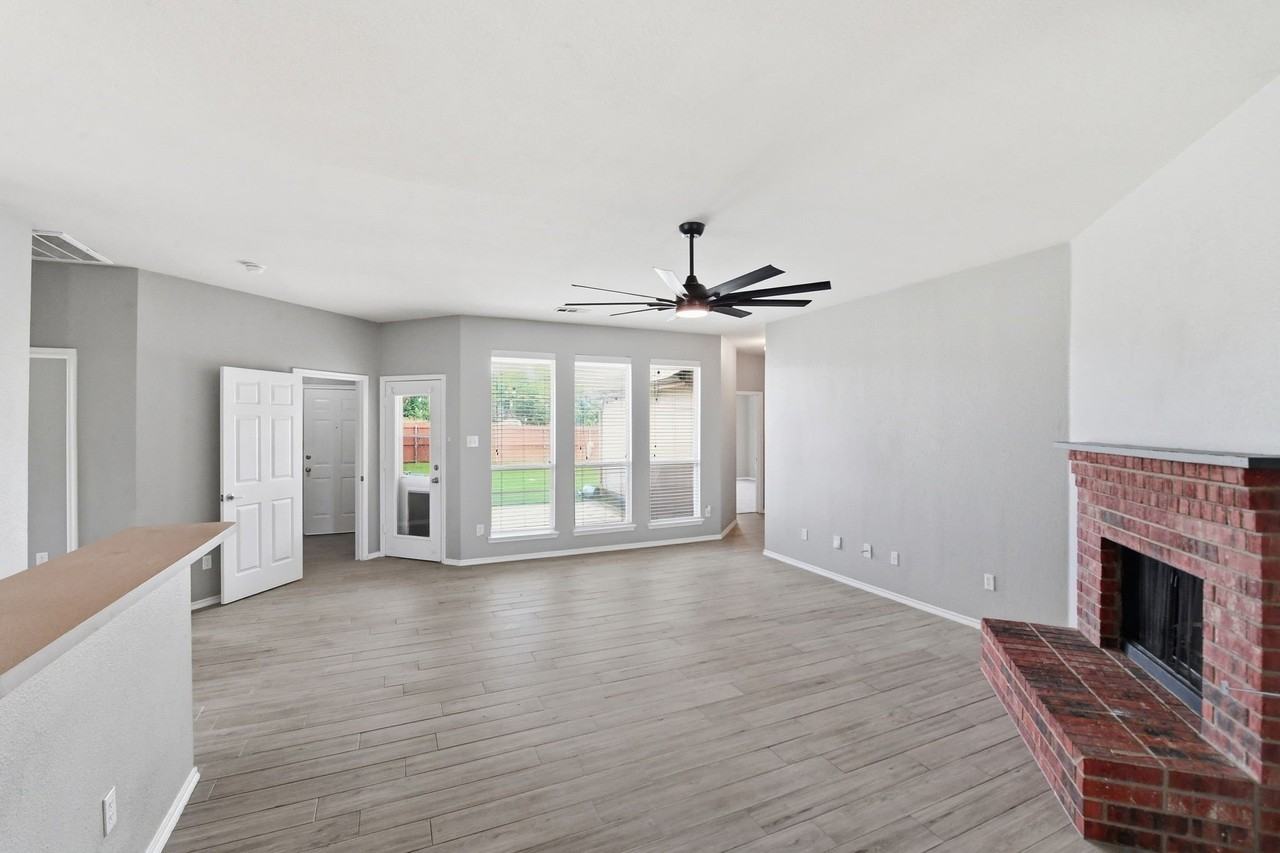 2120 New Holland Dr - Photo 6 of 34