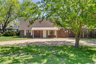 626 Arawe Cir W - Photo 1 of 1