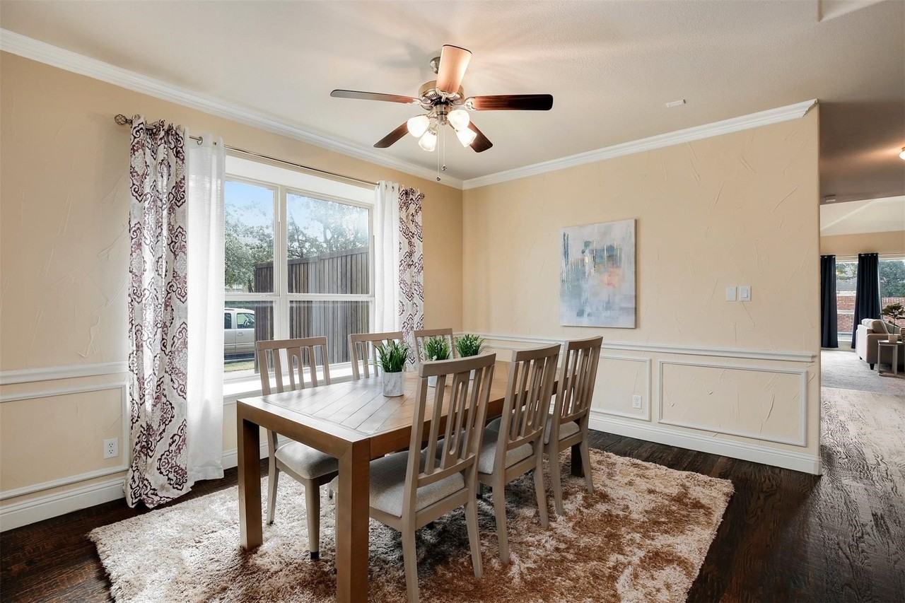 1087 Sahallee Dr - Photo 4 of 34