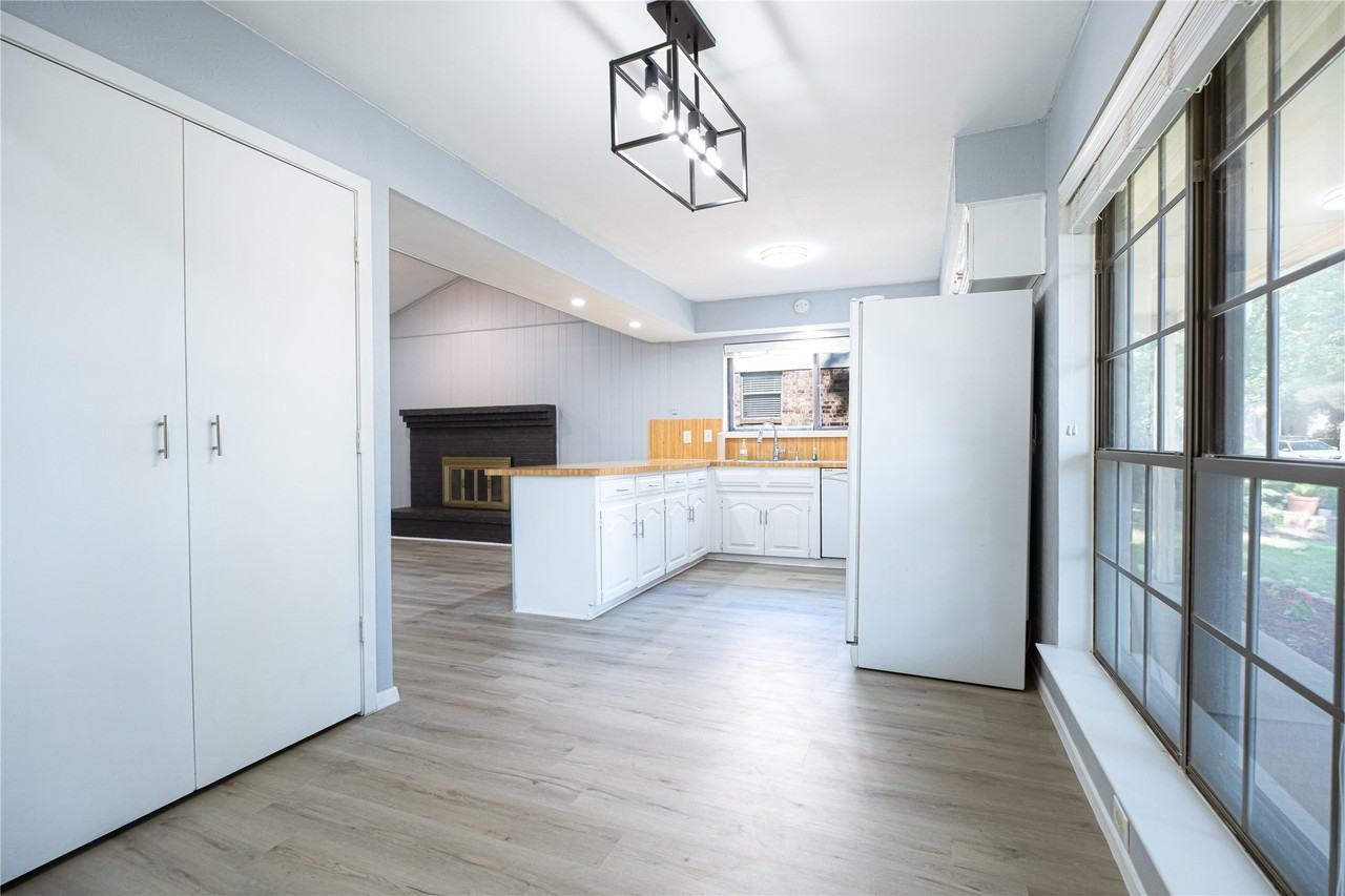 1506 Trowbridge St - Photo 4 of 16