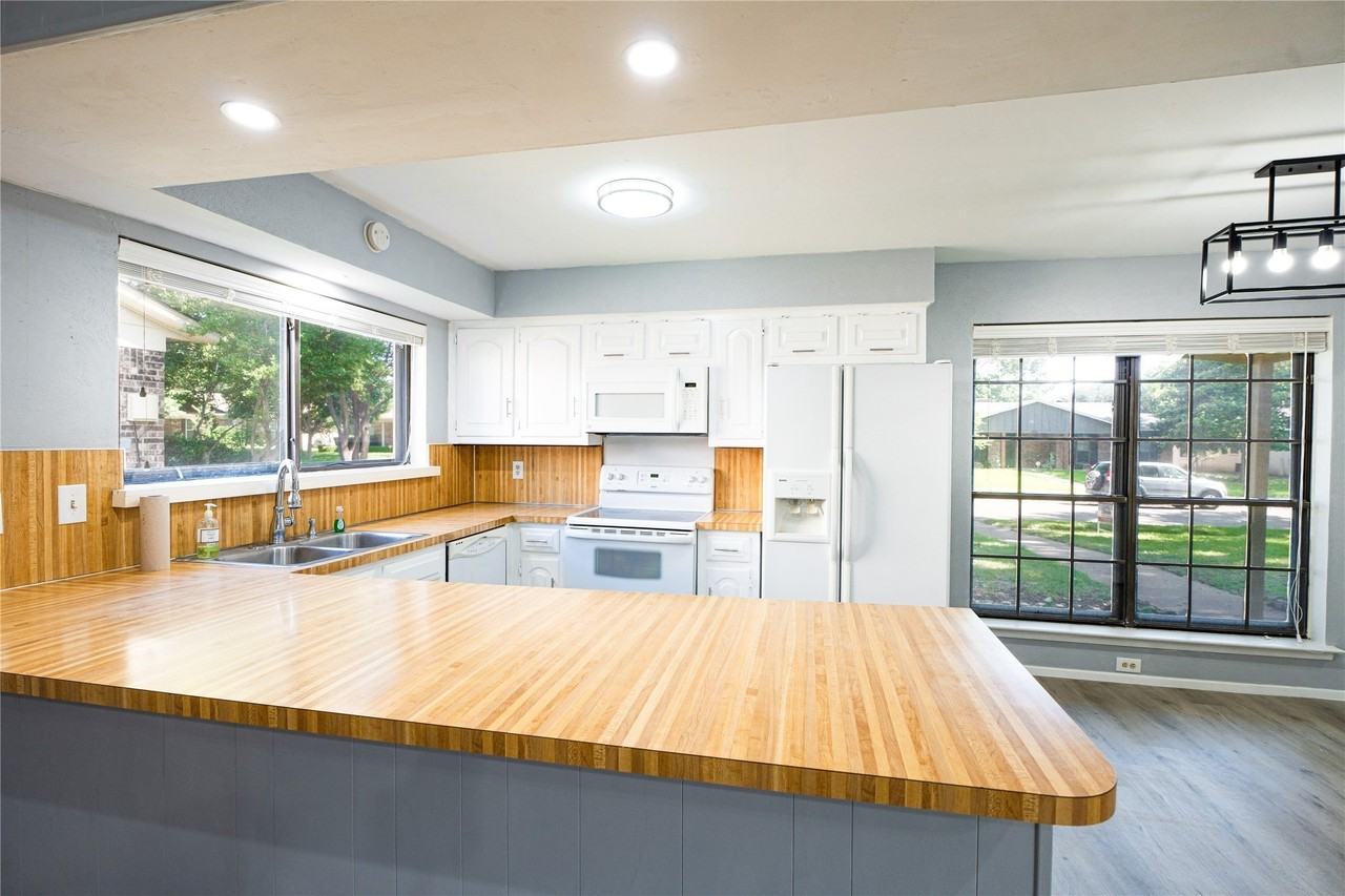 1506 Trowbridge St - Photo 5 of 16