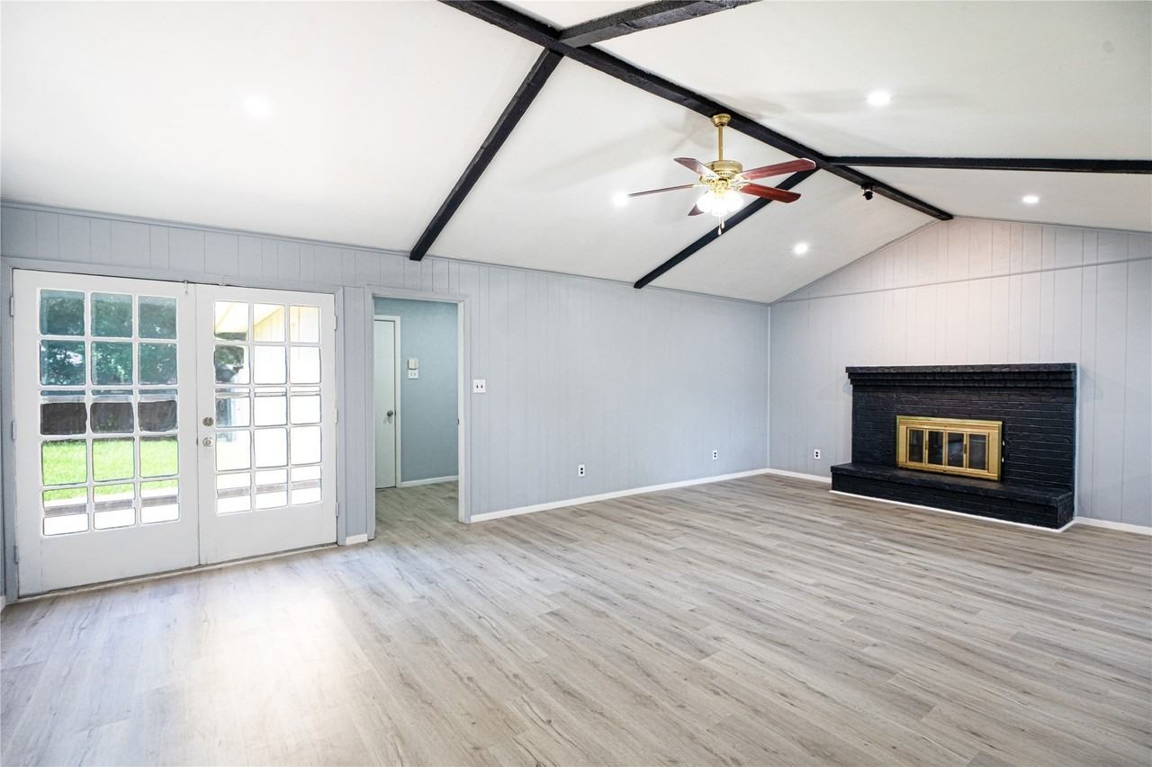 1506 Trowbridge St - Photo 6 of 16