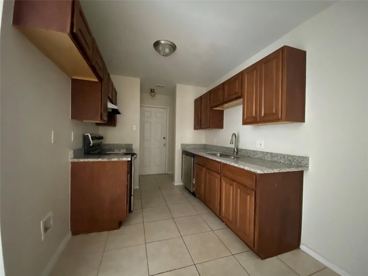 1816 Bessie St - Photo 5 of 31