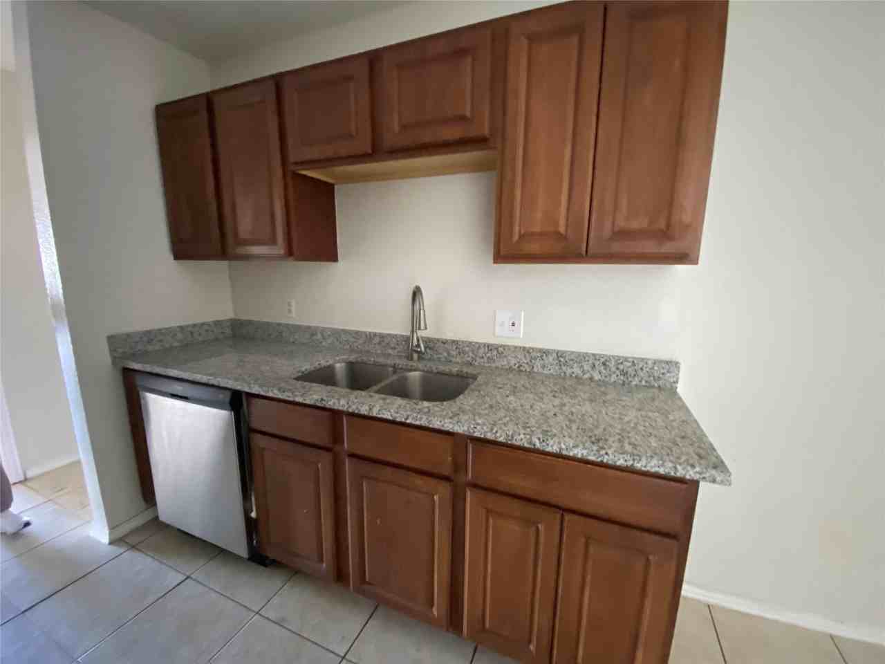 1816 Bessie St - Photo 6 of 31