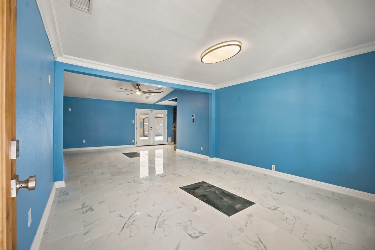 2016 Knollwood Ln - Photo 2 of 31