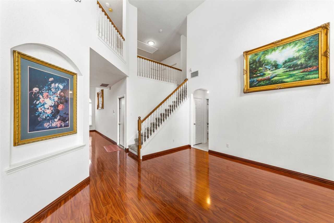 764 Whitman Pl - Photo 5 of 39