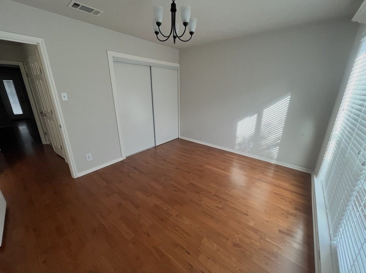 524 Josephine St - Photo 5 of 9