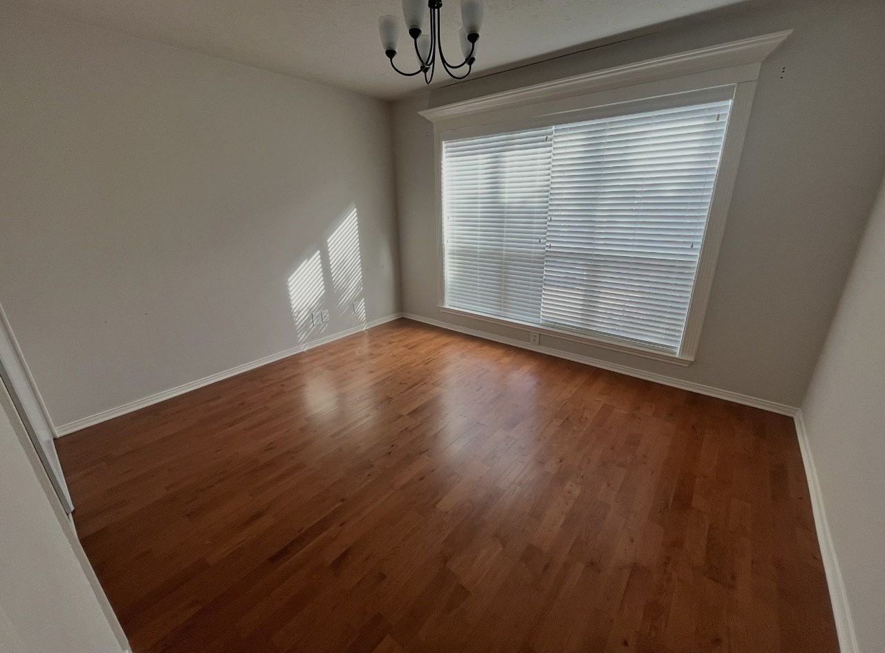 524 Josephine St - Photo 6 of 9