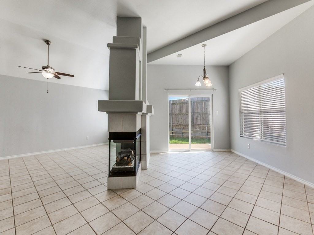 1305 Greenbriar Ln - Photo 3 of 12