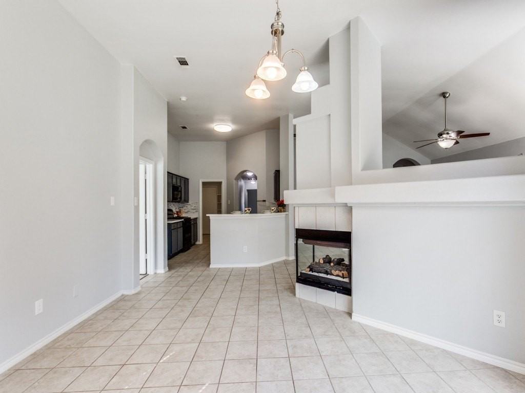 1305 Greenbriar Ln - Photo 6 of 12