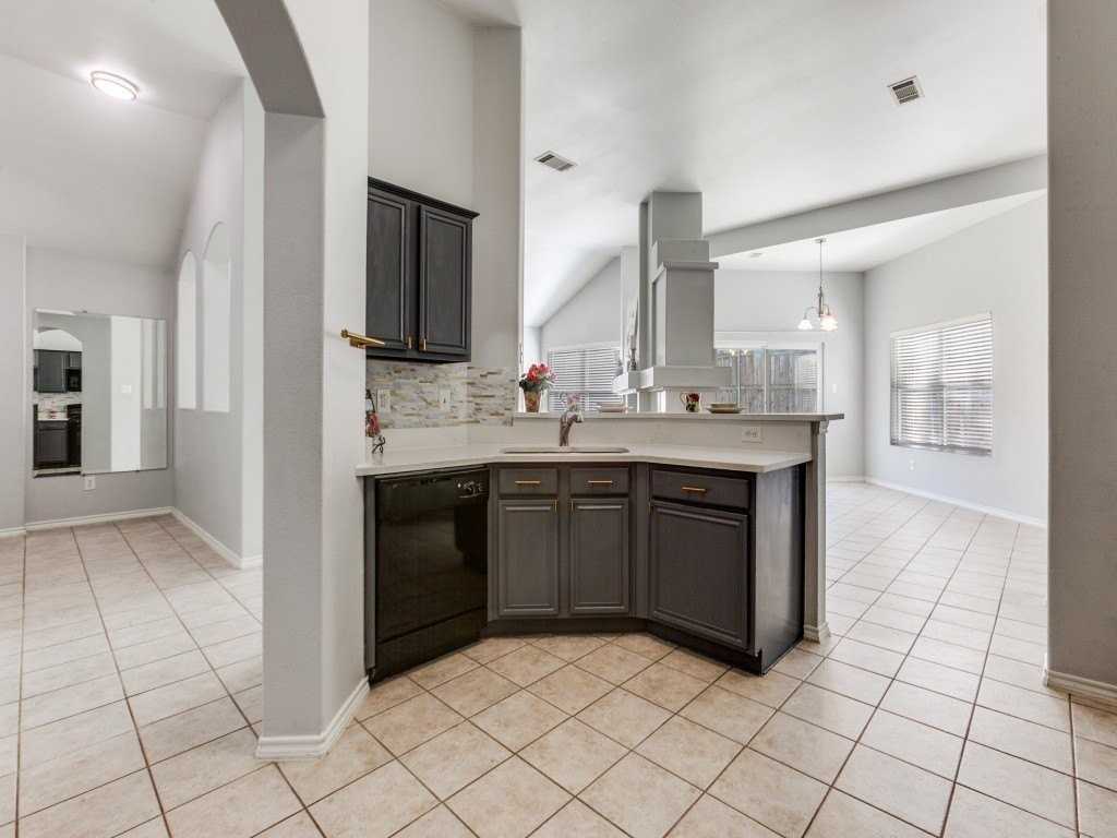 1305 Greenbriar Ln - Photo 7 of 12