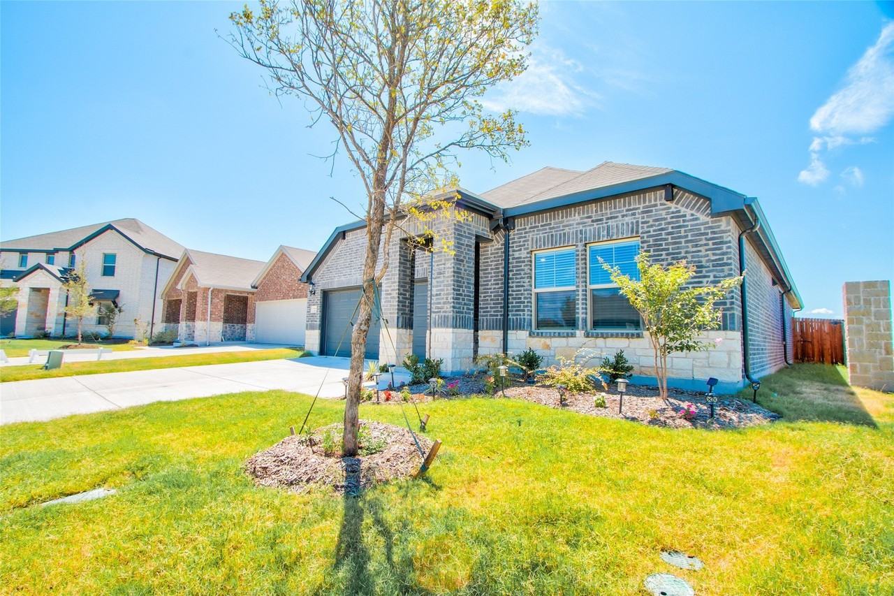 727 Williams Way - Photo 4 of 37