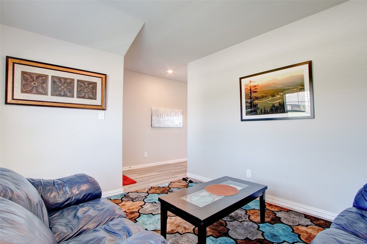 727 Williams Way - Photo 6 of 37