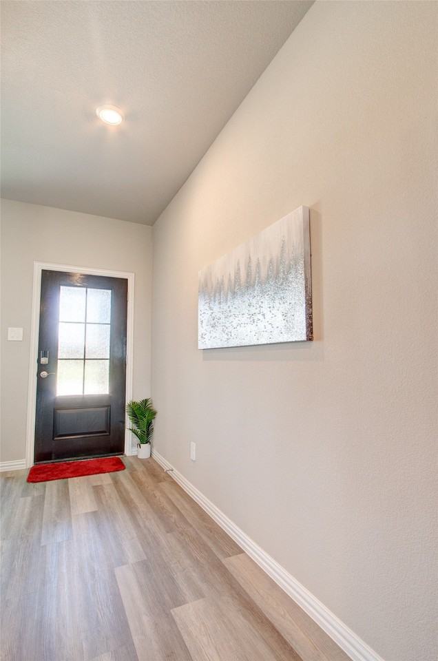 727 Williams Way - Photo 7 of 37