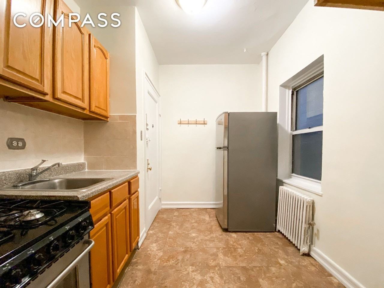 345 E 61st St #3B - Photo 2 of 5