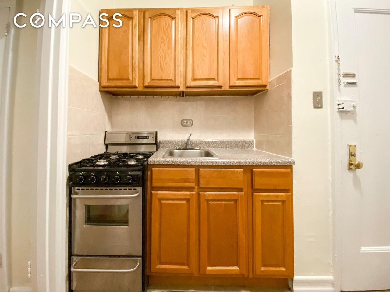 345 E 61st St #3B - Photo 3 of 5
