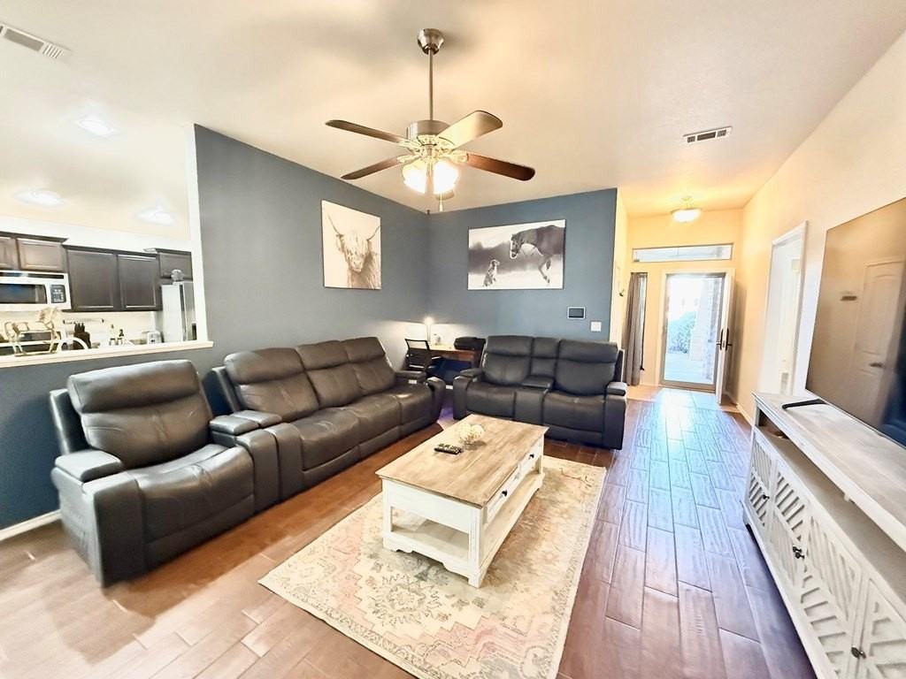 9915 Lamar Ave - Photo 5 of 33