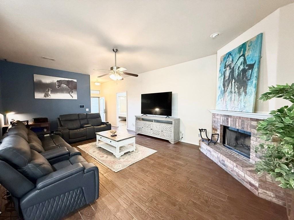 9915 Lamar Ave - Photo 6 of 33