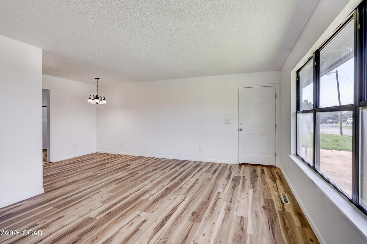 3040 W 15th St - Photo 5 of 19