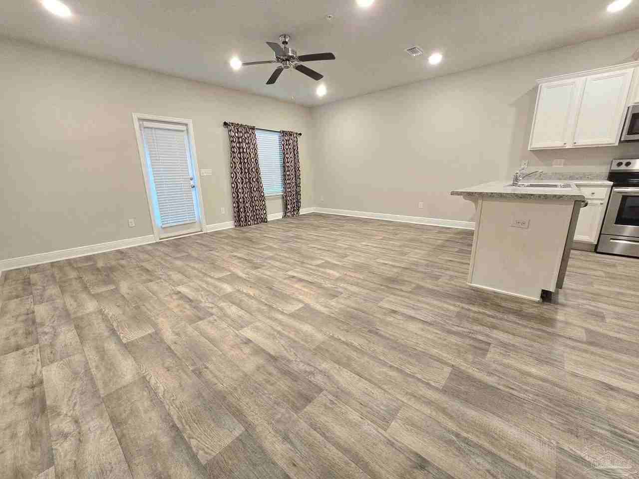 6012 Royal Port Ct - Photo 2 of 18
