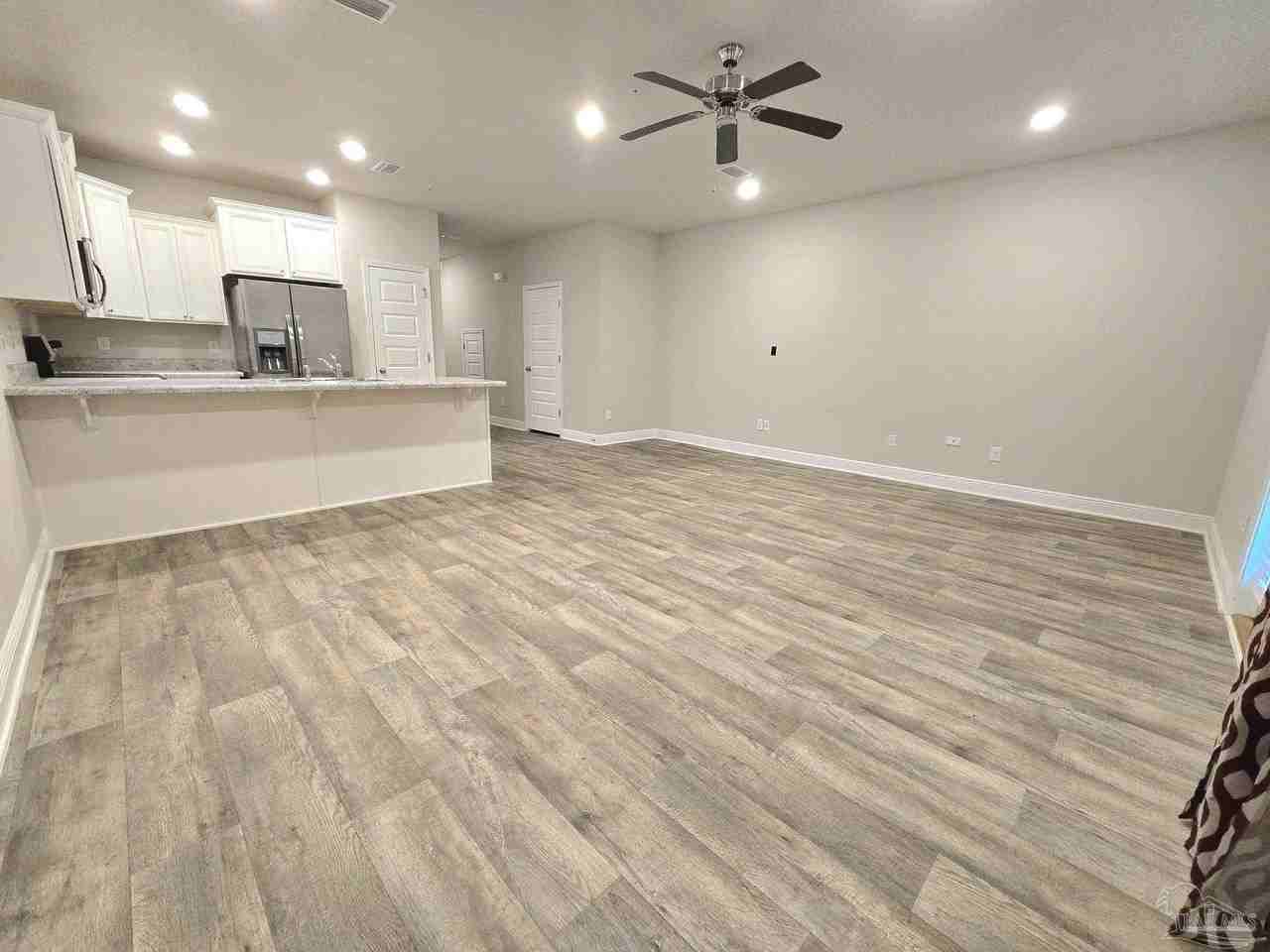 6012 Royal Port Ct - Photo 4 of 18