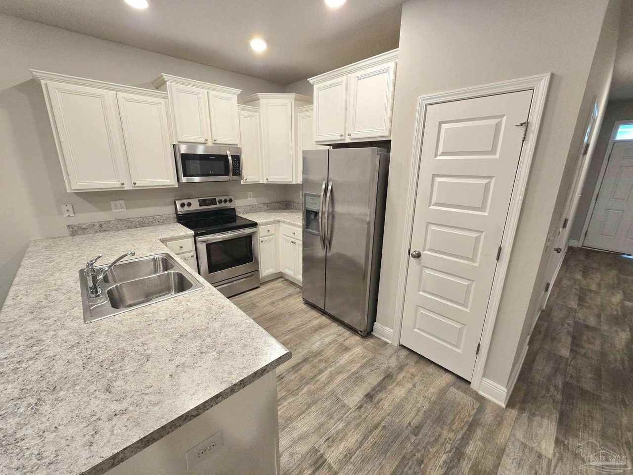 6012 Royal Port Ct - Photo 5 of 18
