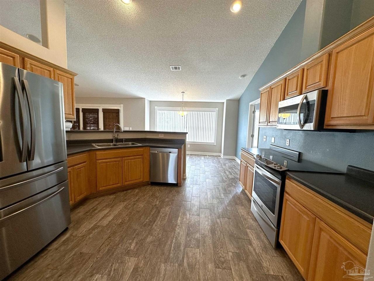 616 Buoy Dr - Photo 5 of 25