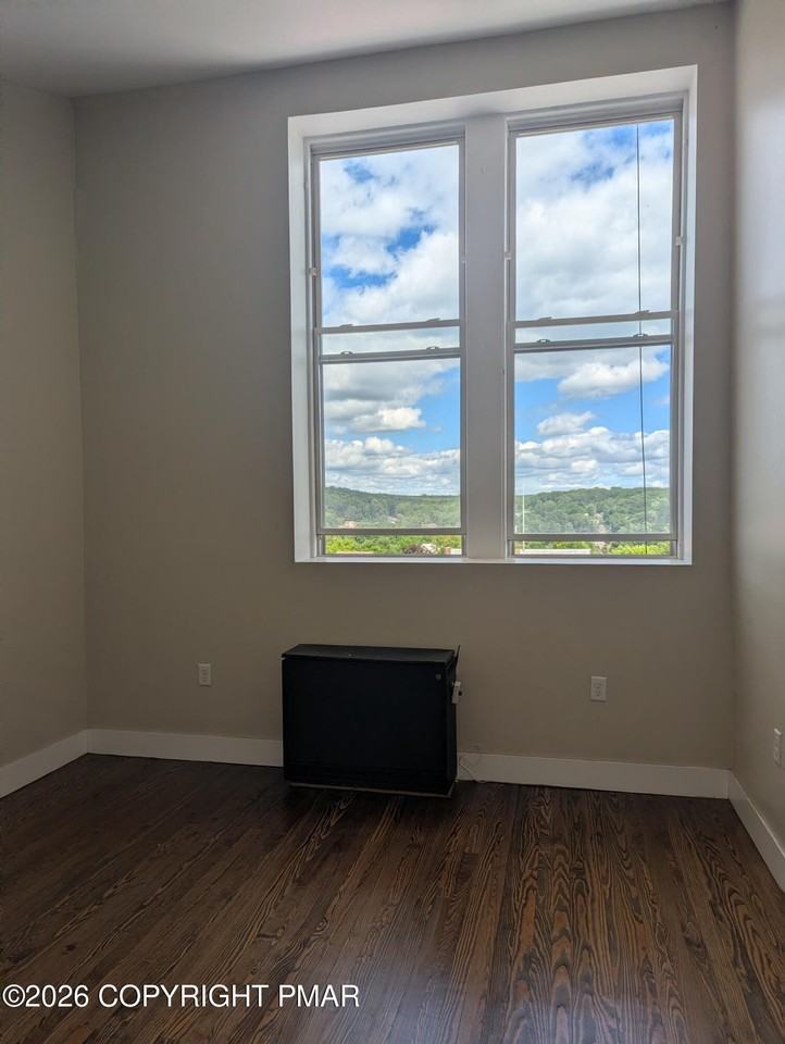 300 Wilkes Barre St #8 - Photo 5 of 11
