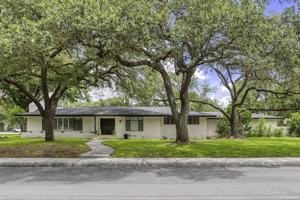 featured image of 906 E Cedar St