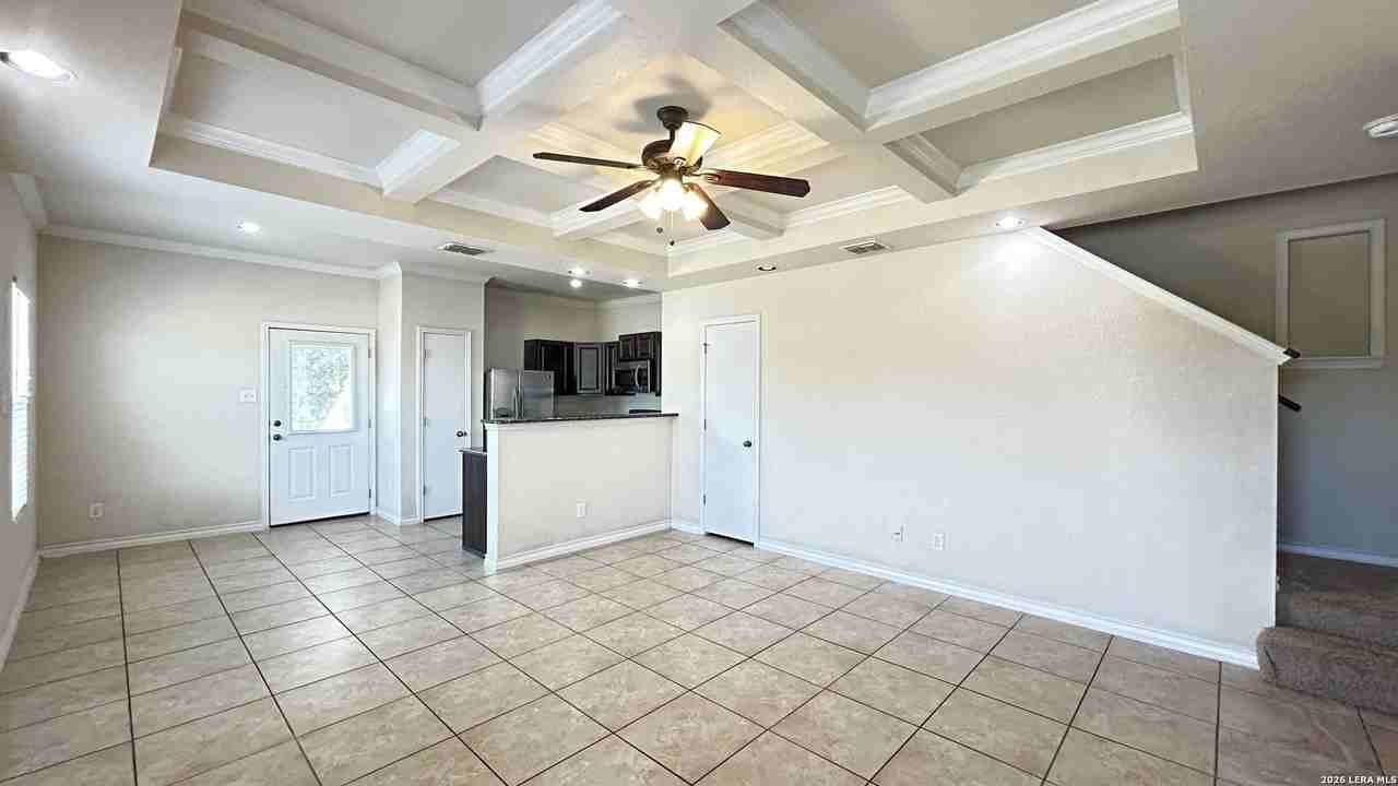 6404 Aspen Hl - Photo 6 of 27