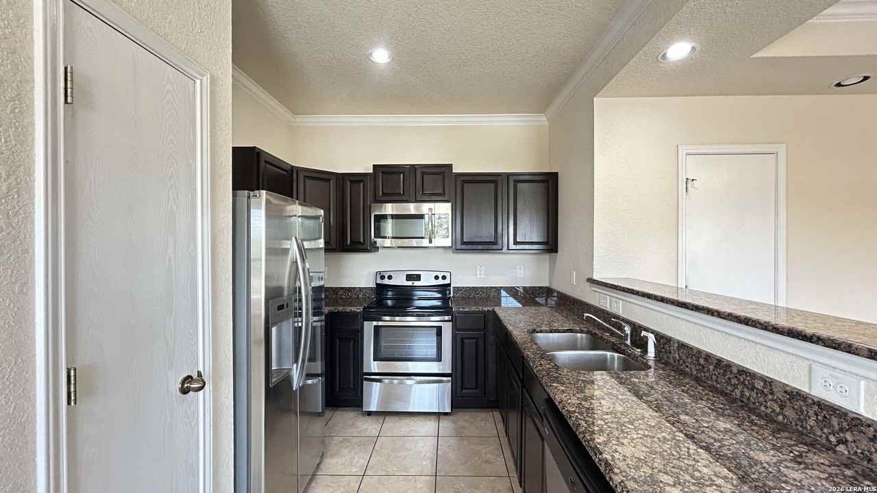 6404 Aspen Hl - Photo 7 of 27
