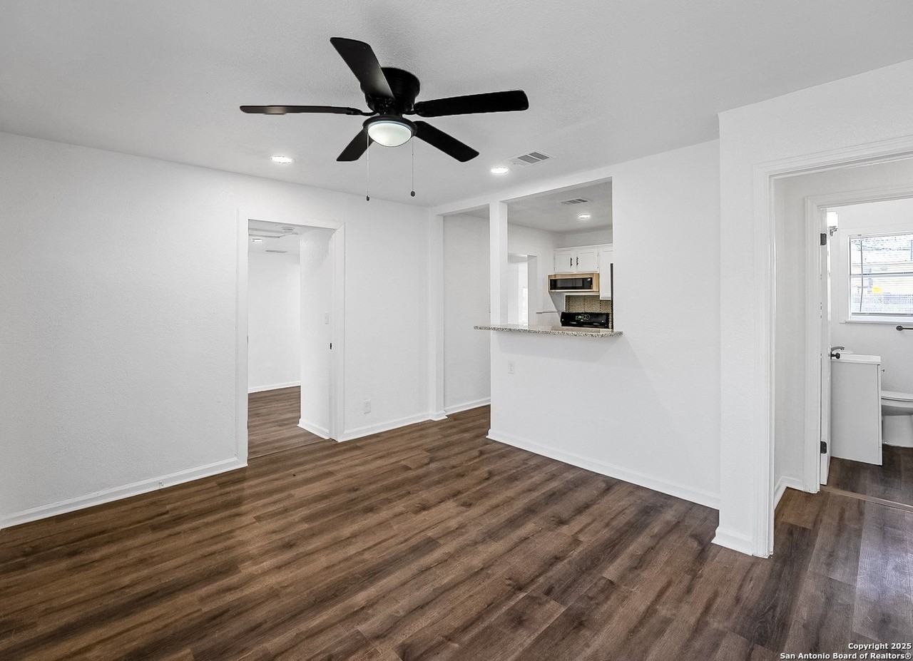 122 Stolnet St - Photo 2 of 16