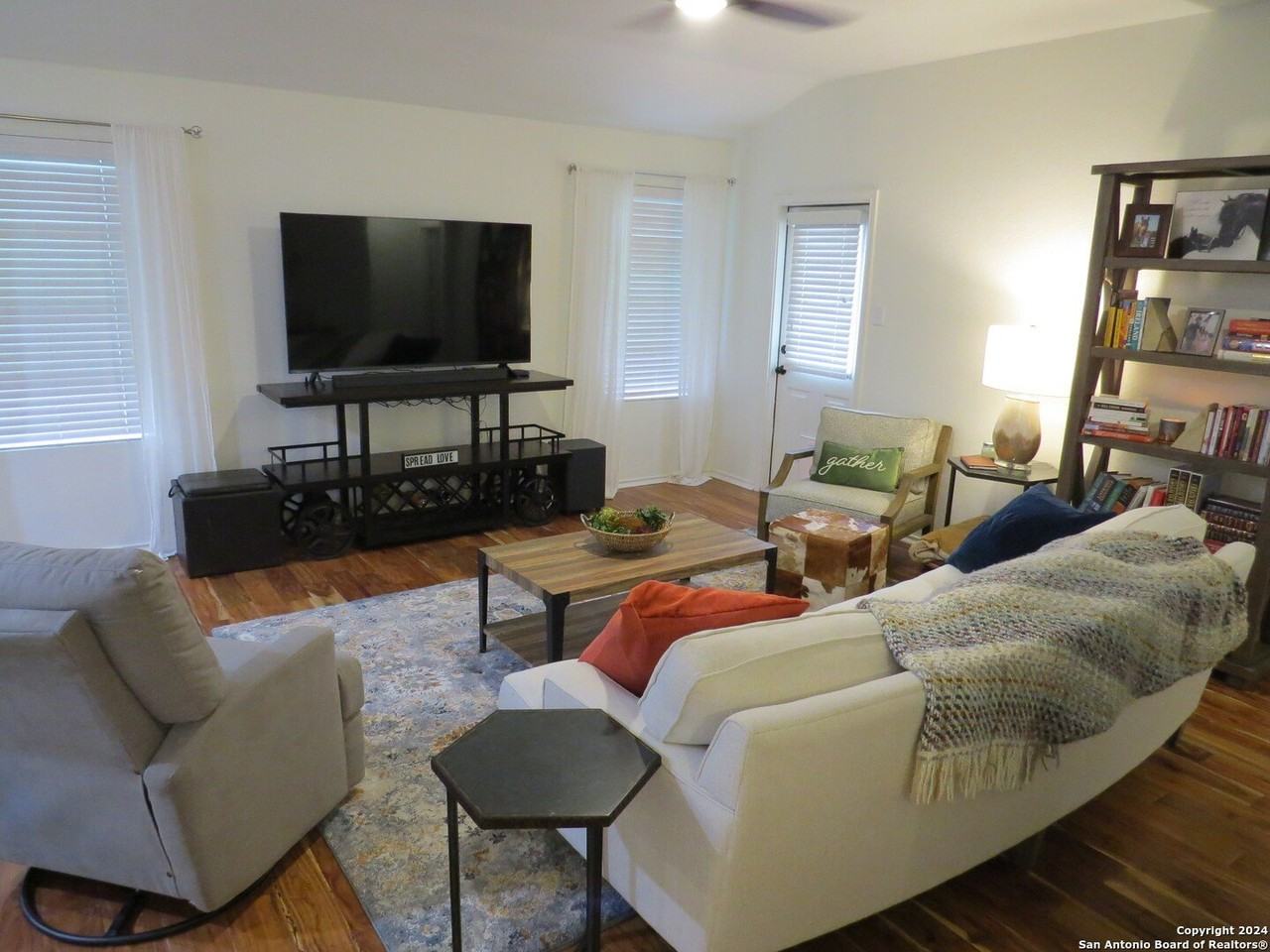 10111 Strasbourg Way - Photo 7 of 17