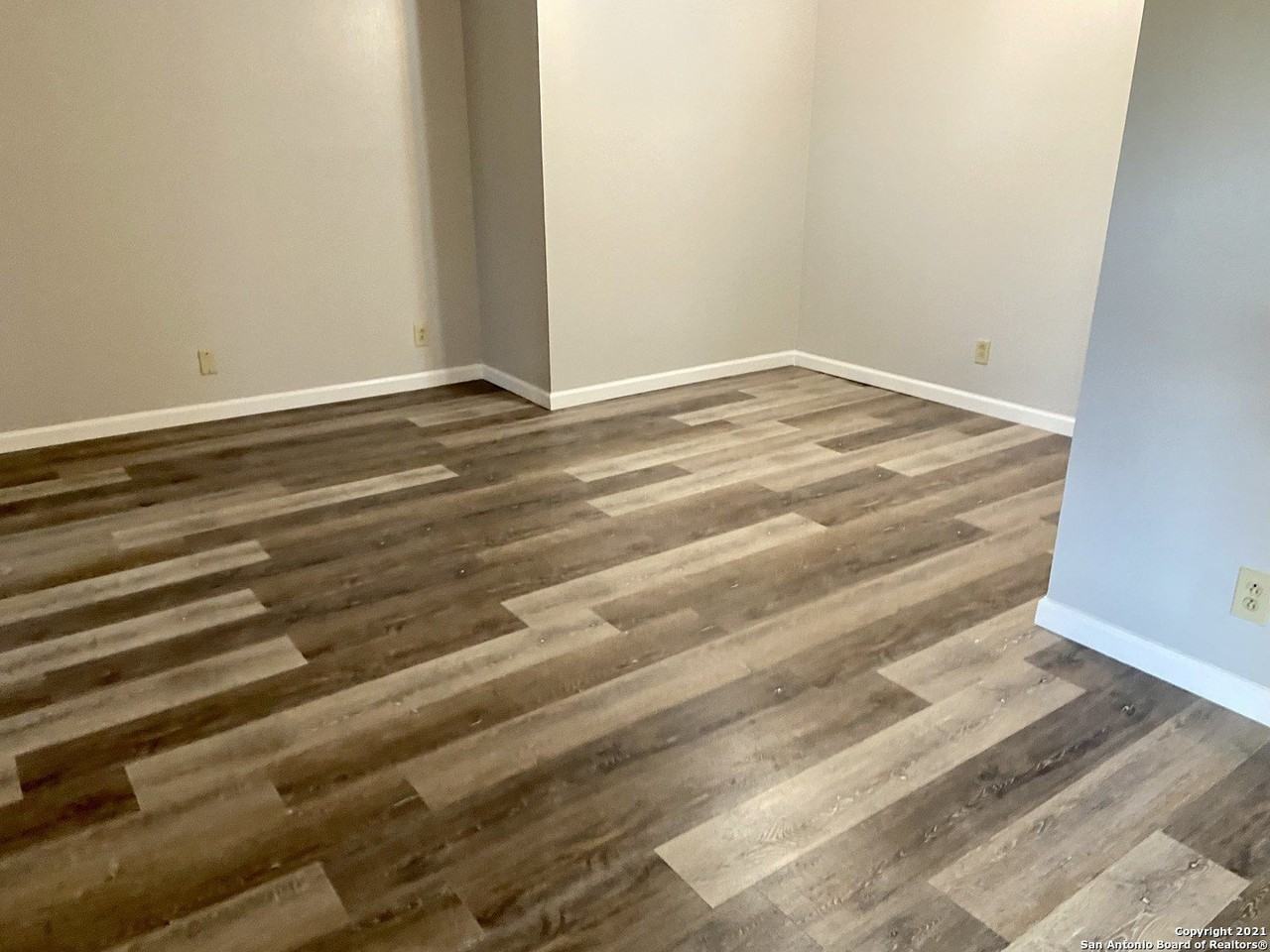 5063 Galahad Dr - Photo 3 of 13