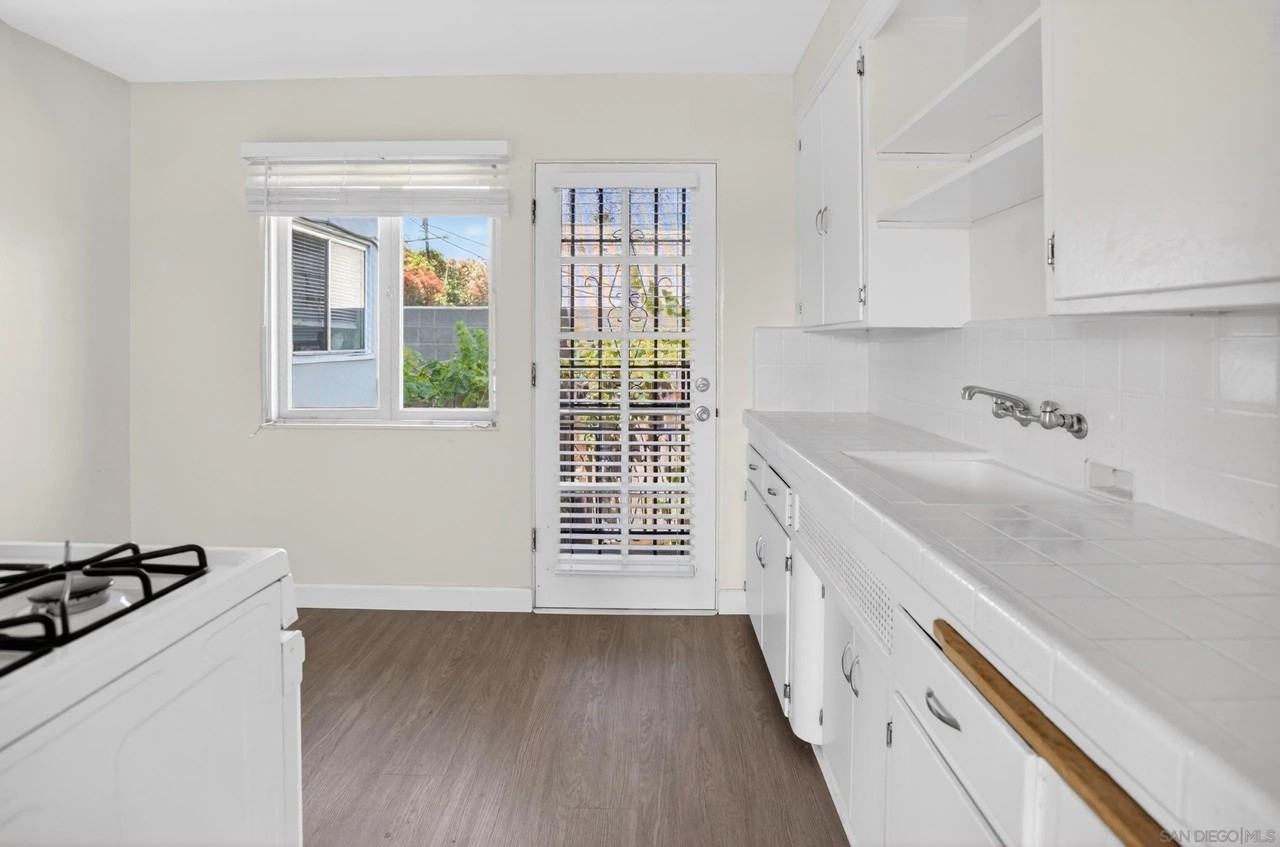 2324 Chatsworth Blvd - Photo 4 of 19