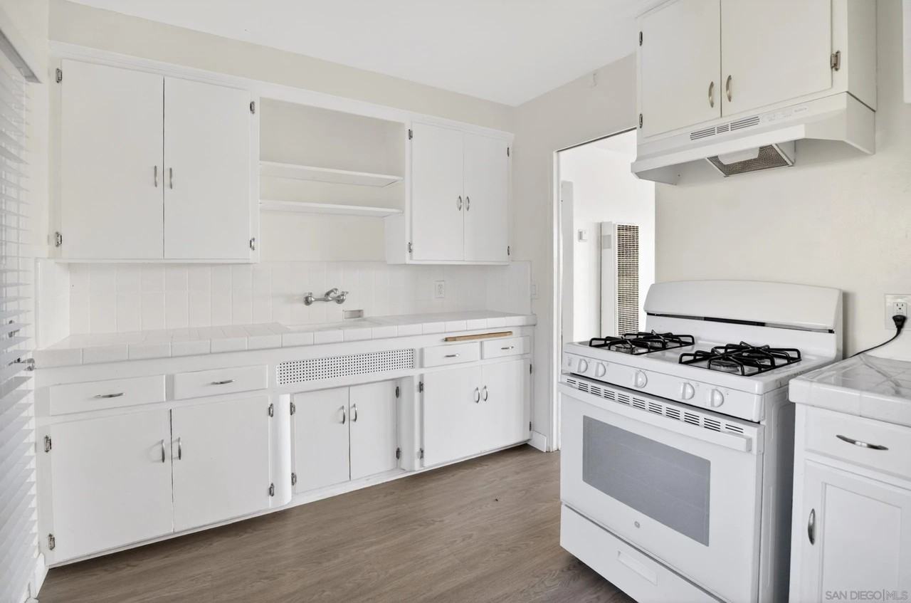 2324 Chatsworth Blvd - Photo 5 of 19
