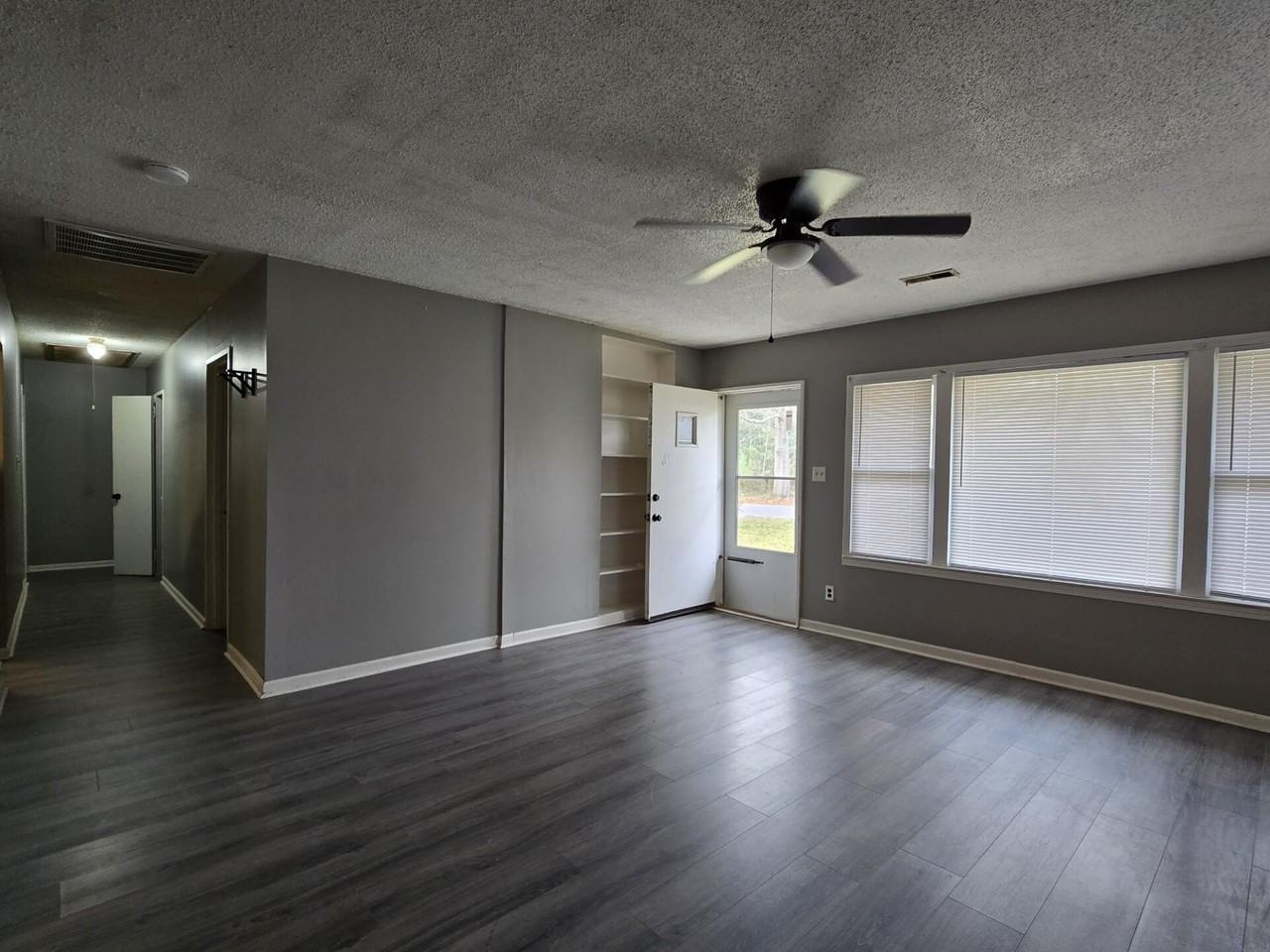 776 Kenyon Ave - Photo 4 of 31