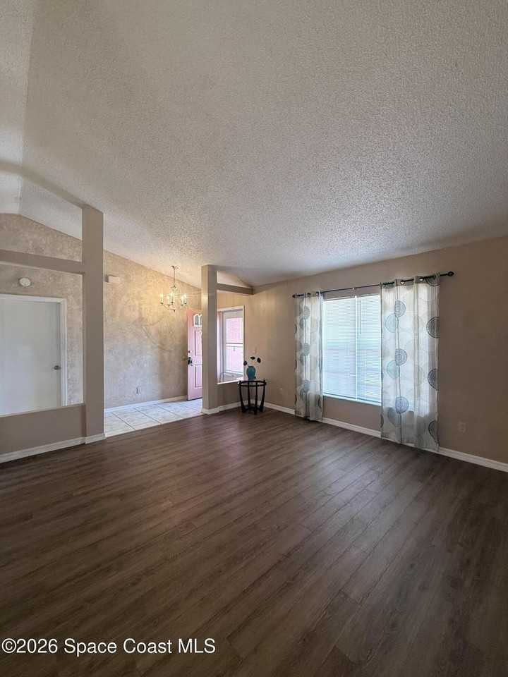 1660 Wake Forest Rd Nw - Photo 2 of 15