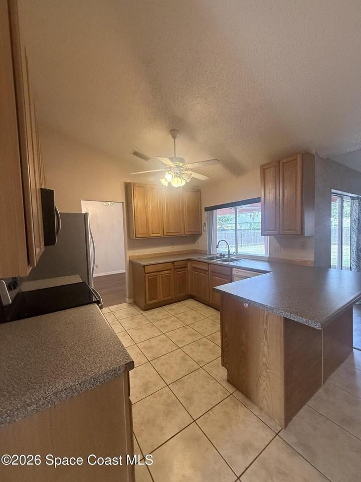 1660 Wake Forest Rd Nw - Photo 3 of 15