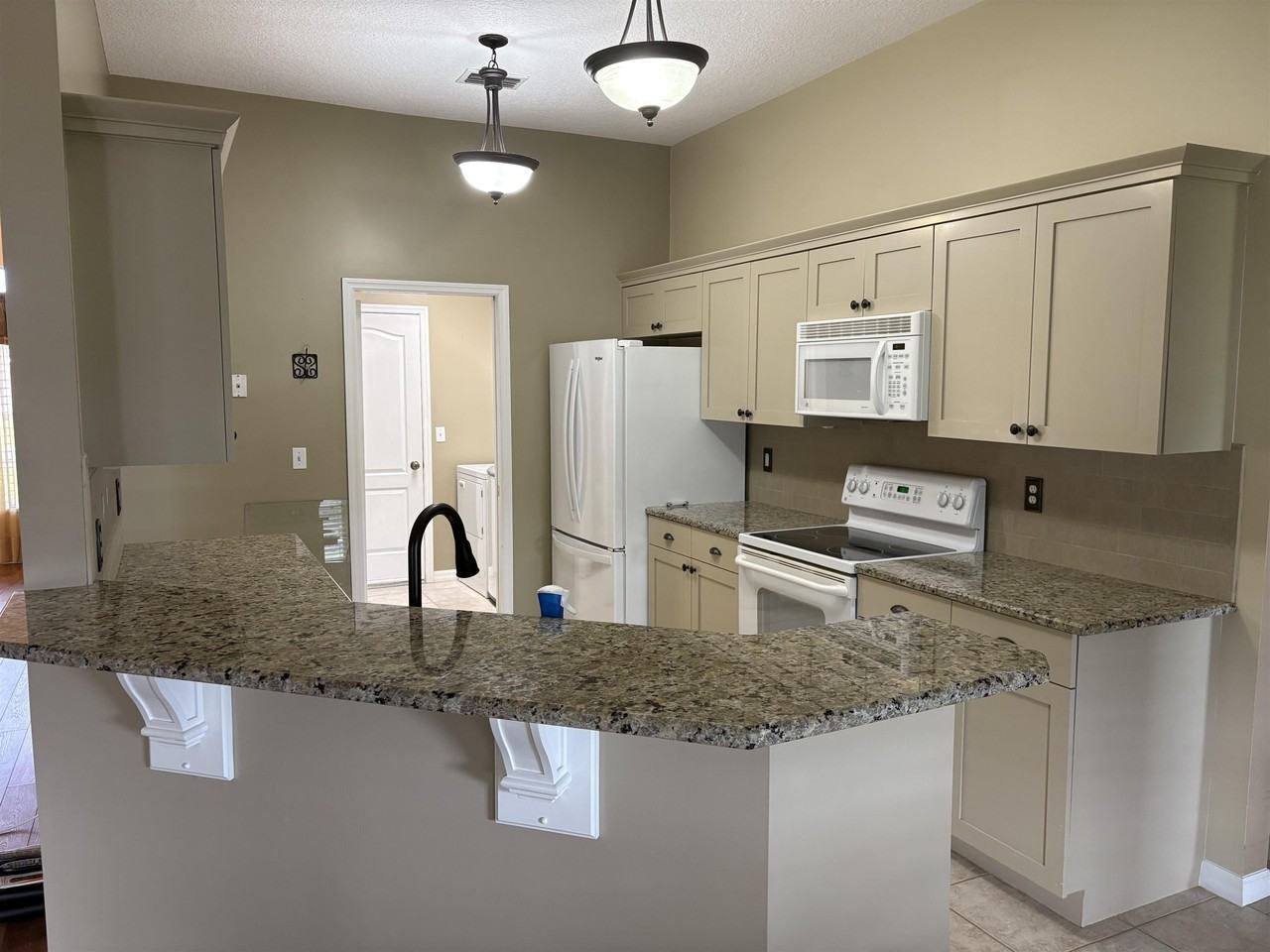900 Windward Way - Photo 4 of 18