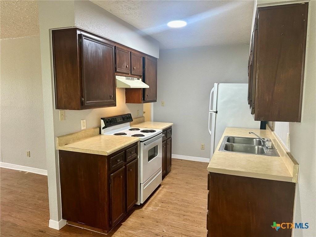 1103 Hillyer St #A - Photo 4 of 15