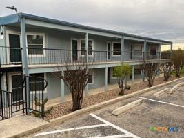 featured image of 943 Parkview Dr #C3