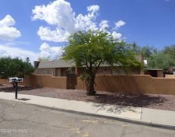 featured image of 1029 E Irwin Pl #A