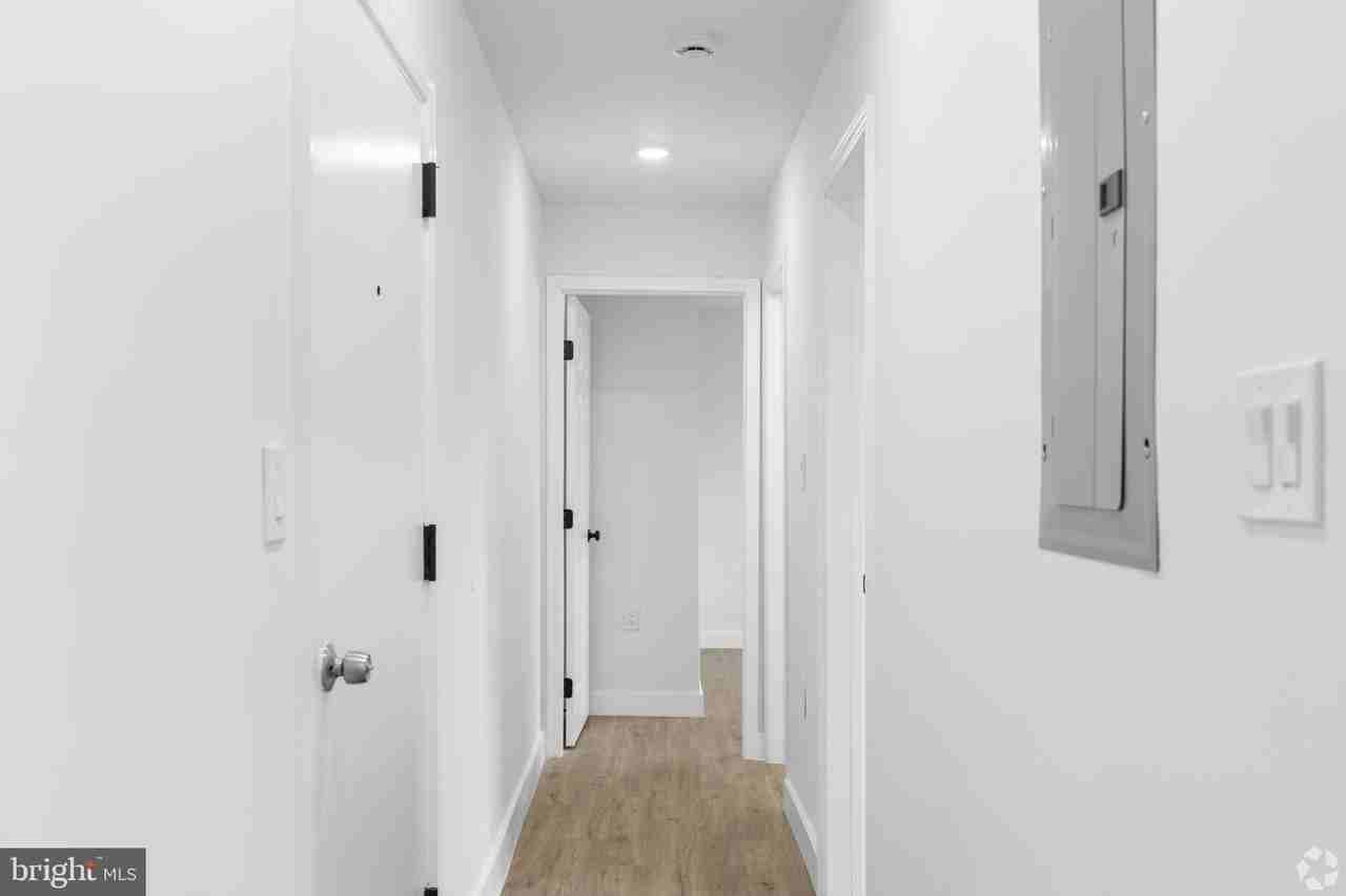 324 61st St Ne #7 - Photo 3 of 5