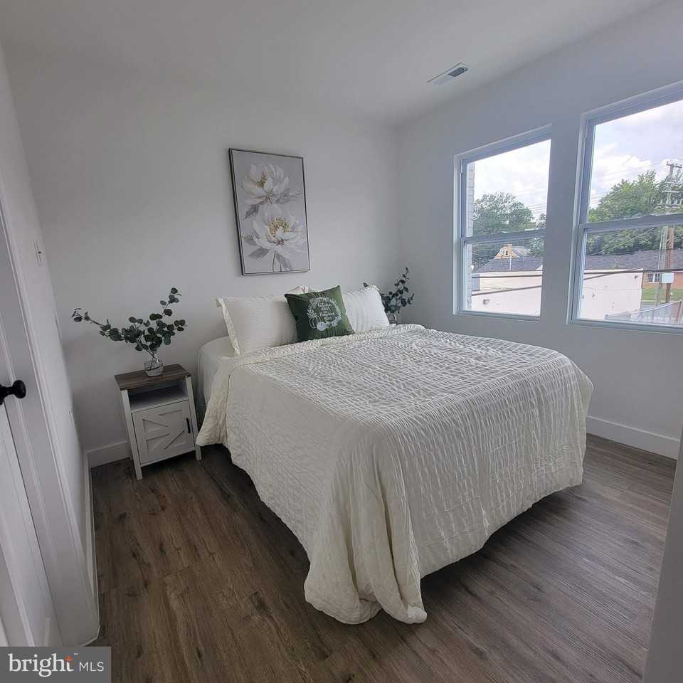 324 61st St Ne #7 - Photo 5 of 5