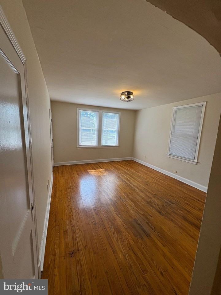 312 34th St Se #1 - Photo 3 of 7