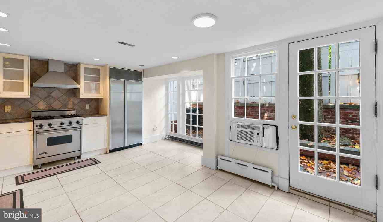 3341 Dent Pl Nw - Photo 4 of 30
