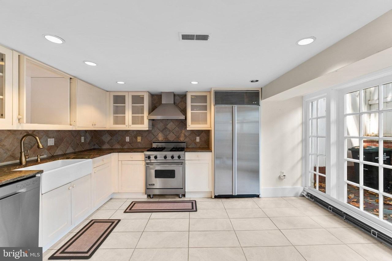 3341 Dent Pl Nw - Photo 5 of 30