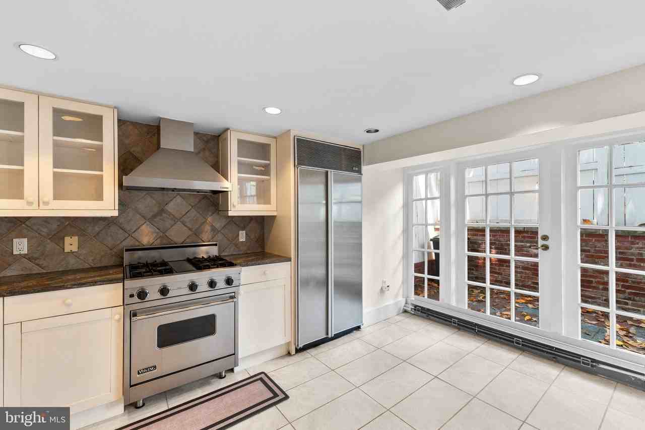 3341 Dent Pl Nw - Photo 7 of 30
